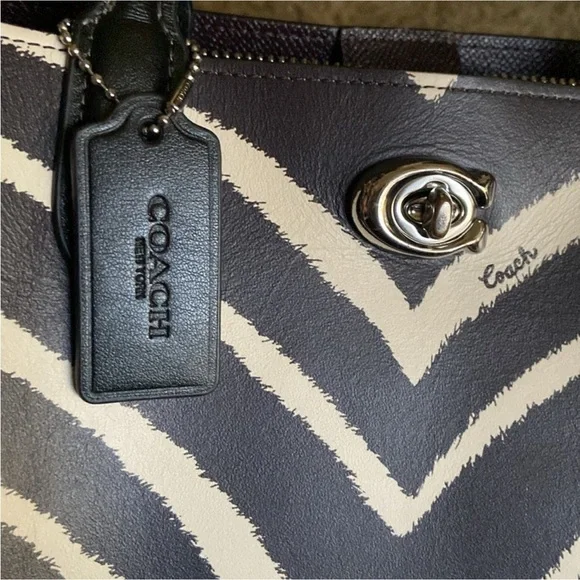 Coach Willow 24 Storypatch Zebra Print Shoulder Crossbody Bag - Picture 2 of 10